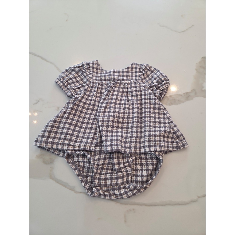 Carter's baby girl romper 0-3 mos